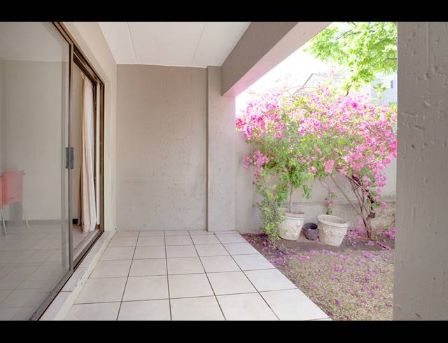 1 BEDROOM APARTMENT FOR SALE IN LONEHILL